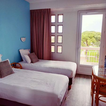 Brit Hotel Hermitage Роаян Екстериор снимка