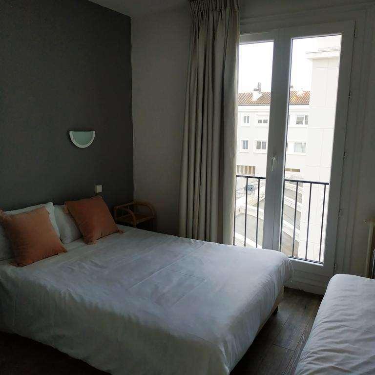 Brit Hotel Hermitage Роаян Стая снимка