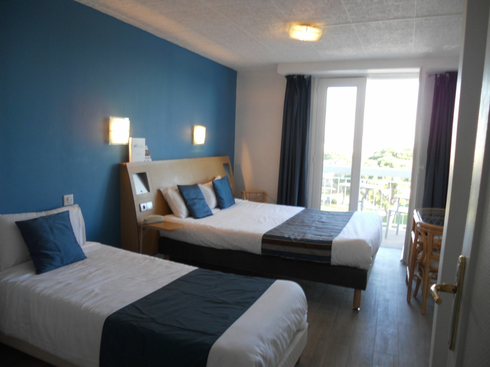 Brit Hotel Hermitage Роаян Екстериор снимка