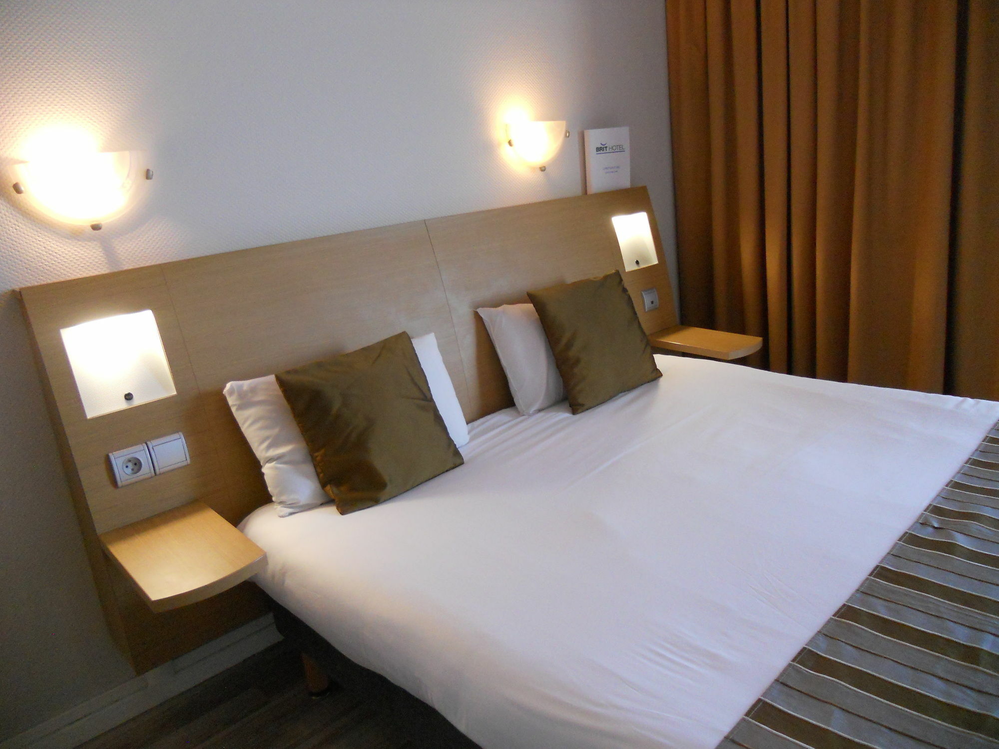 Brit Hotel Hermitage Роаян Екстериор снимка